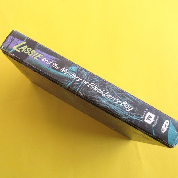 Vintage Lassie and the Mystery at Blackberry Bog book 1956 - Picture 7 of 9